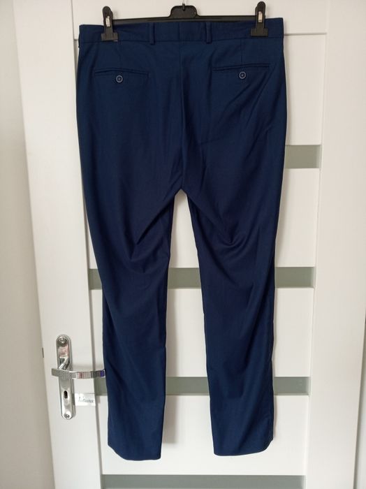 Garnitur męski granatowy slim fit studniówka wesele bierzmowanie