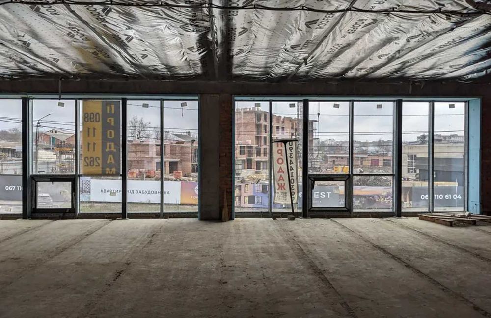 Продам Комерційне Фасадне приміщення!Перша лінія!