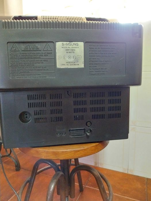 Televisão antiga da Samsung CB-5051A