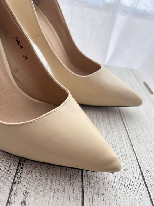 Szpilki jasny beż ,rozmiar 38 + gratis szpilki khaki Vices