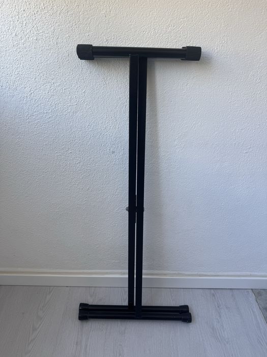 Novation Launchkey 61 MK2 – MIDI Controller Keyboard + Stand + Cable