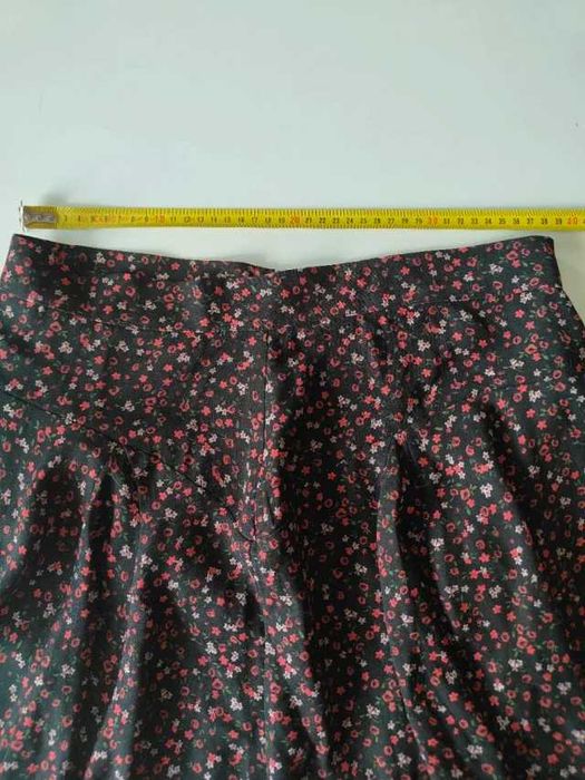 Mini Saia Floral de Cintura Alta Evasê / Rodada