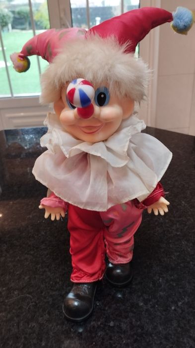 Boneco /palhaço com musica