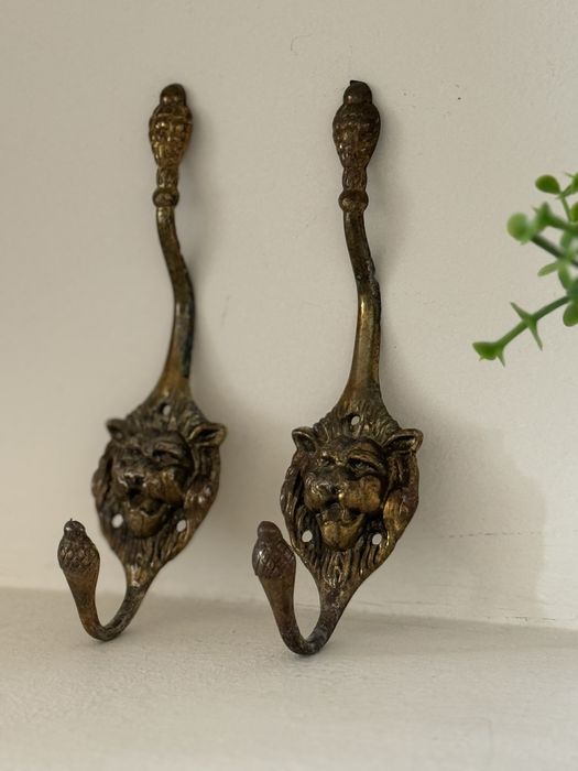 Cabide de parede dourado ( cabeca de leão) preço unitário