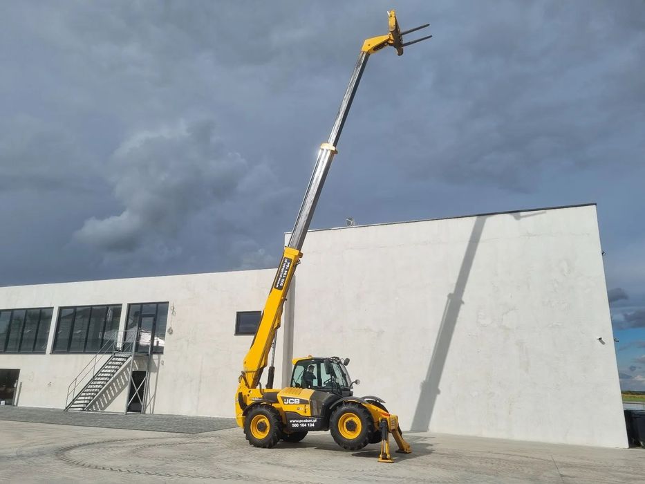 JCB 540-140 jak Manitou MT 1440 R285