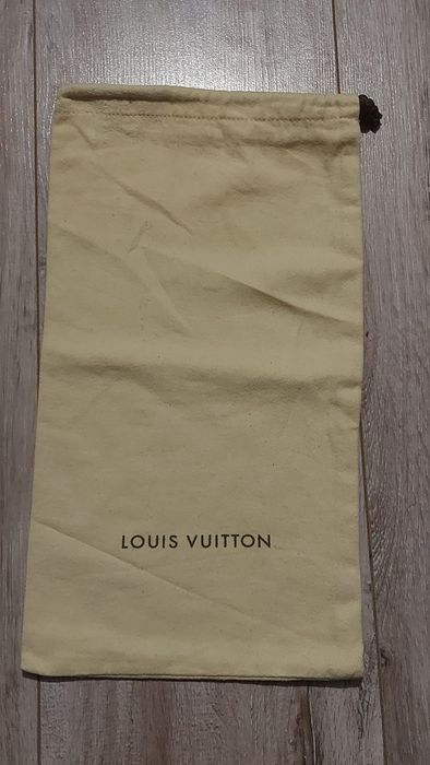 Пыльник Louis Vuitton. 36x19 см.