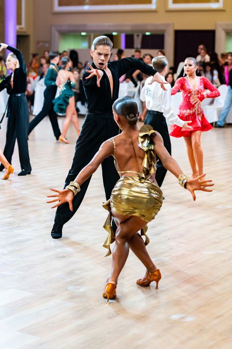 Шикарна сукня для латини