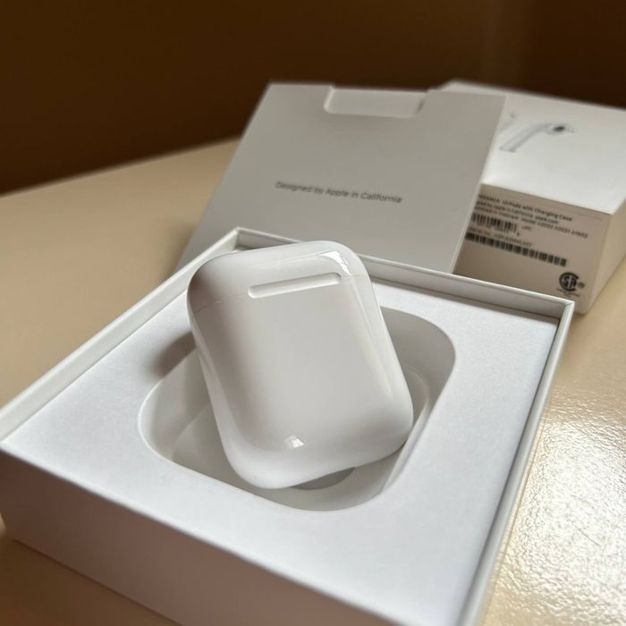 Наушники AirPods