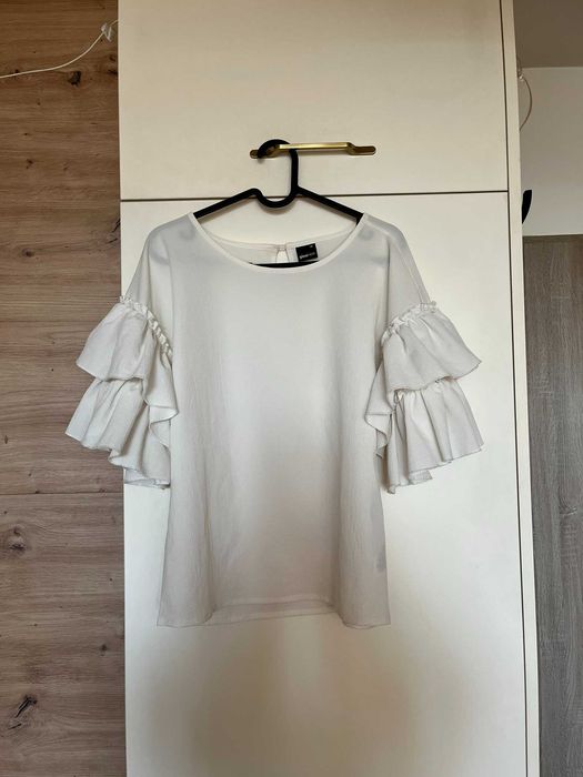 Elegancka bluzka z falbanami / bufkami Gina Tricot S 36
