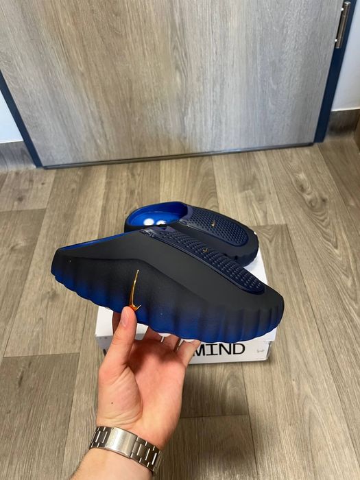 Nike Mind 001   .