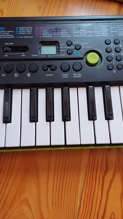 Продам мини-синтезатор "CASIO"
