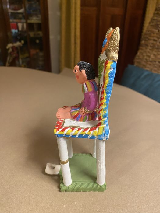 Menino em Cadeira. Figurado de Barcelos. Irmãos Mistério