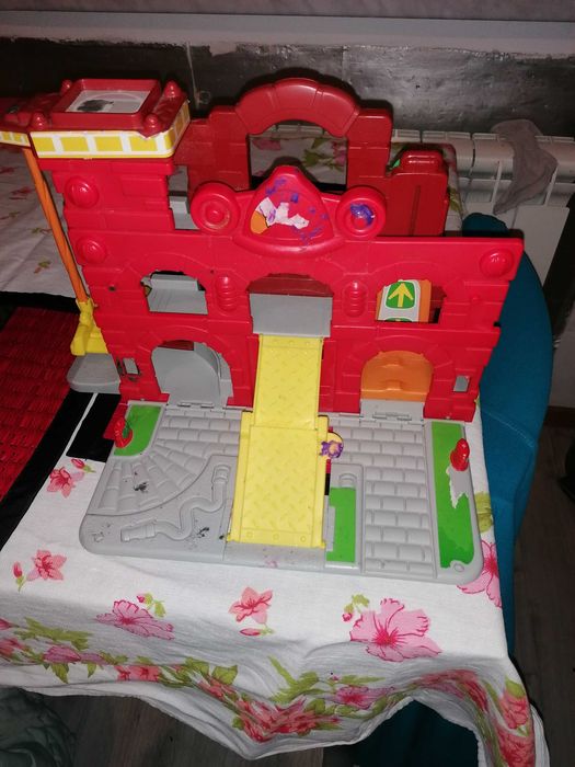 Sprzedam remize strazacka i posterunek policji