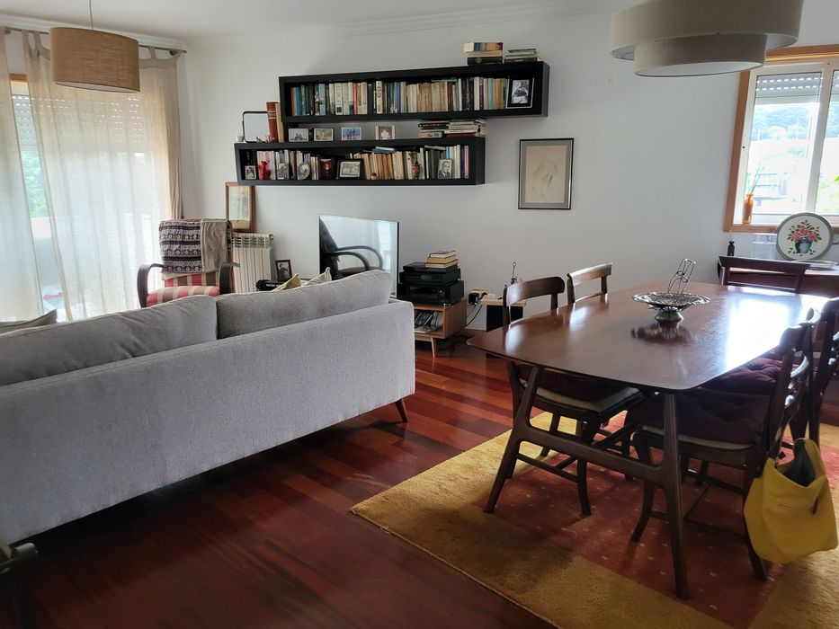 Quarto para arrendar. Simpático quarto para arrendar num aoartamento aconchegante.