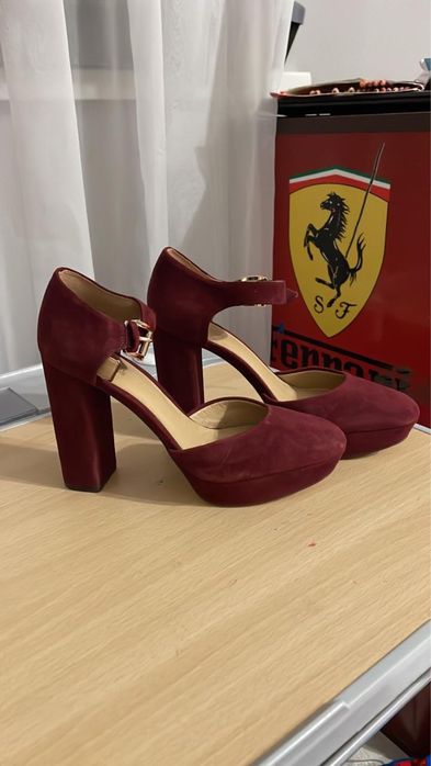 Продам босоніжки michael kors оригінал