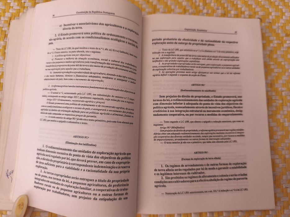 Constituição da República Portuguesa 
Vital Moreira - J.J. Canotilho
