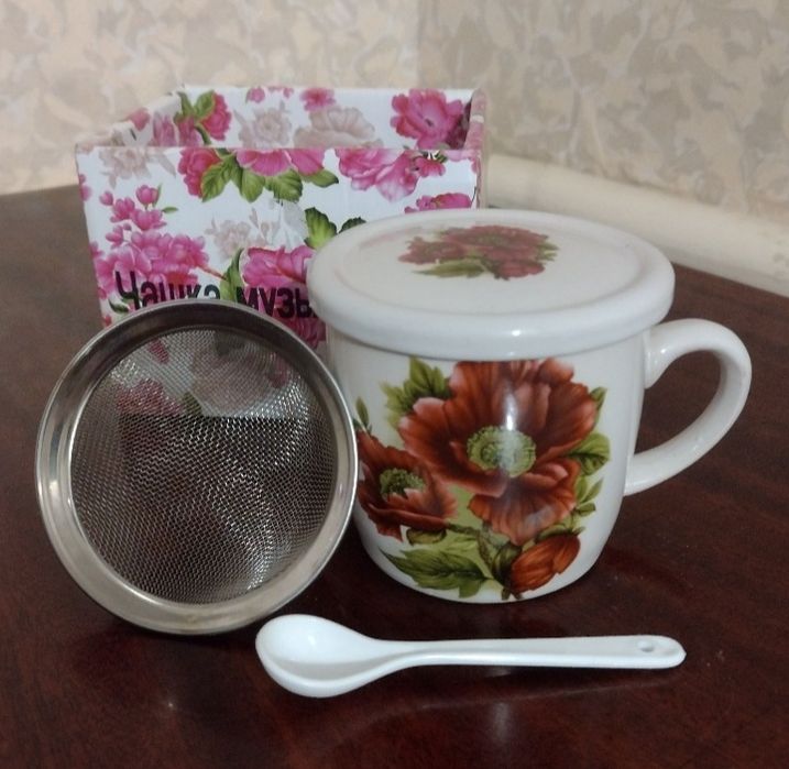 Набори посуду різні.