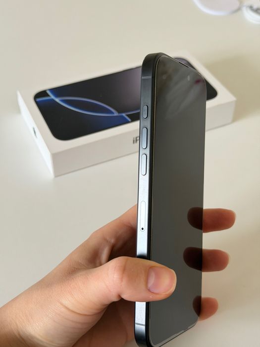 iPhone 16 Pro Max 1TB з безкоштовними чохлами та склом