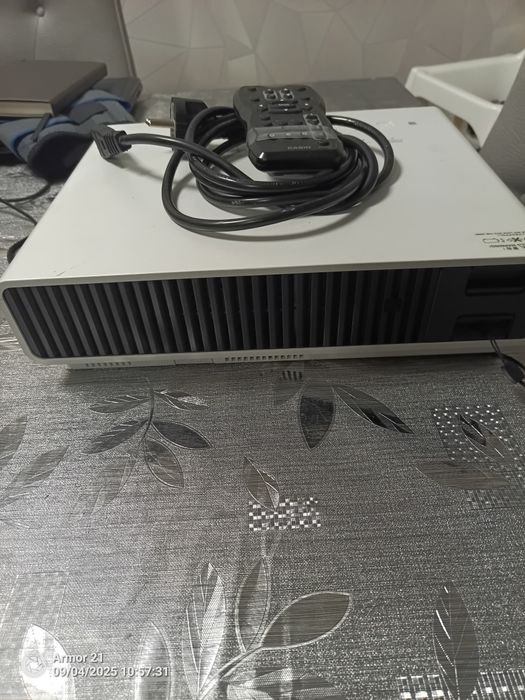 Projector with very little use64170299814402123