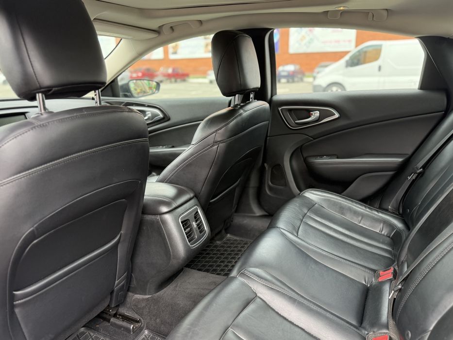 Продаж авто Chrysler 200C