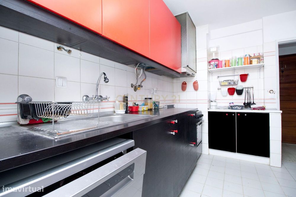 Apartamento T2 c/arrecadação em Setúbal
