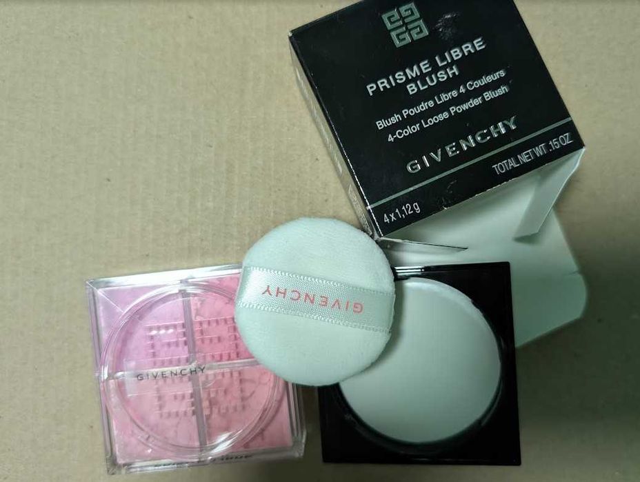 Рассыпчатая порохообразная пудра Givenchy Prisme Libre 4в 1 с пуховкой