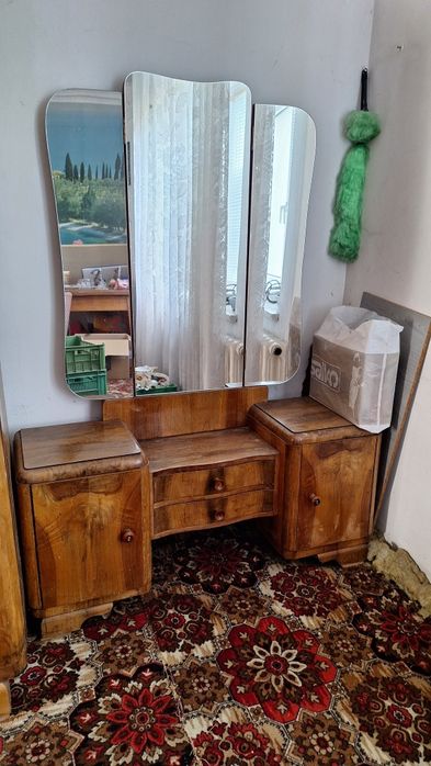 Toaletka drewniana z skladanymi lustrami  120x55x167H