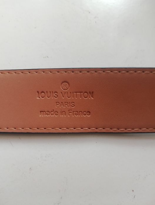 Pasek z klamrą "lv"