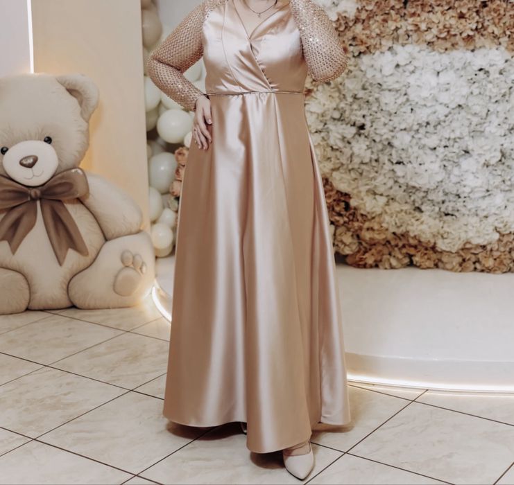 Продається гарна вечірня сукня