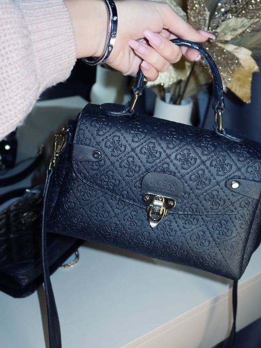 Елегантна сумка guess