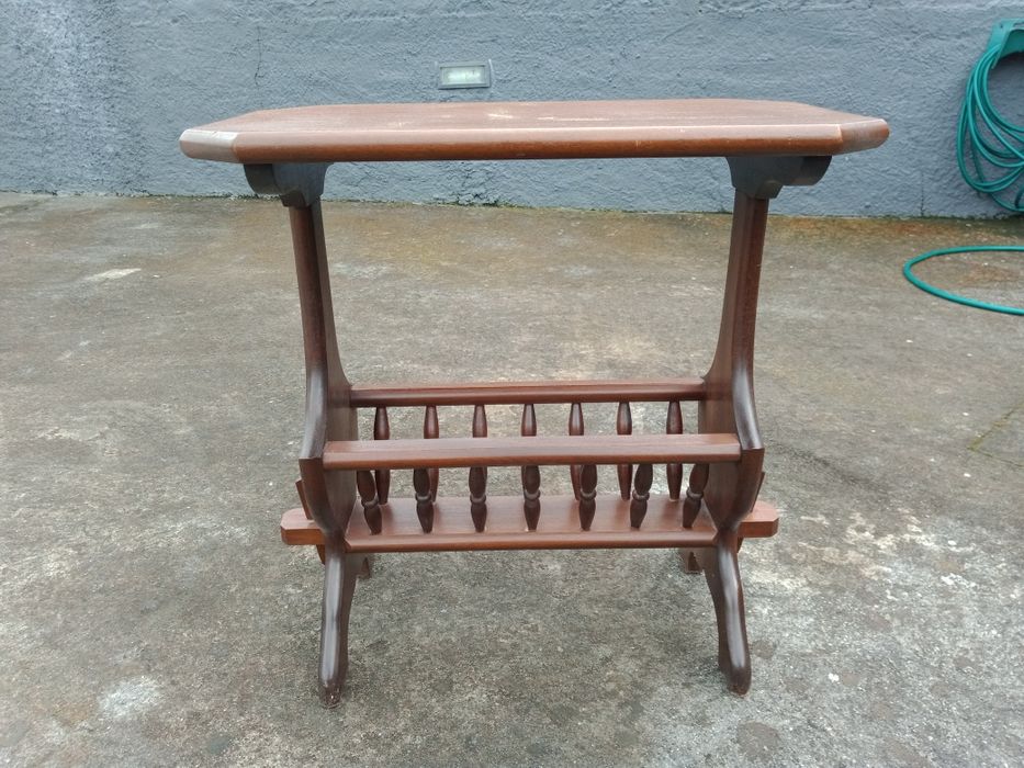 Mesa de apoio revistas