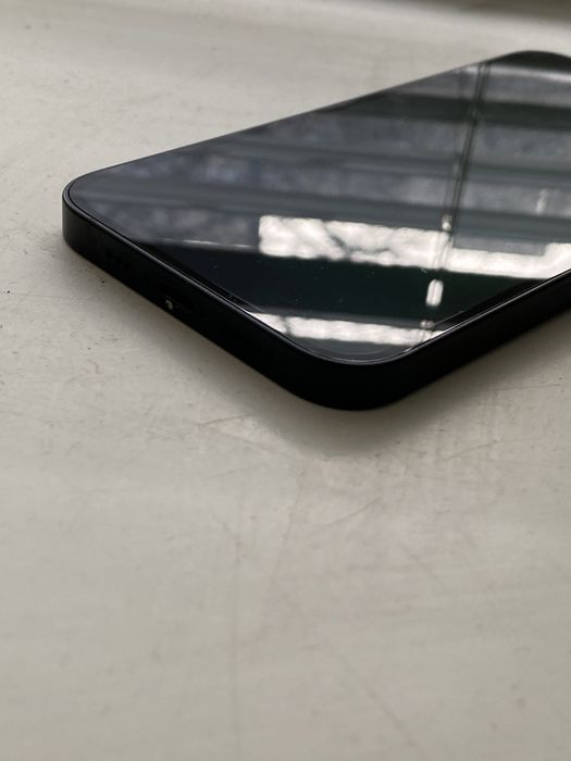 Продам айфон 13 на запчастини, заблокований айклауд