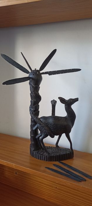 escultura em pau preto