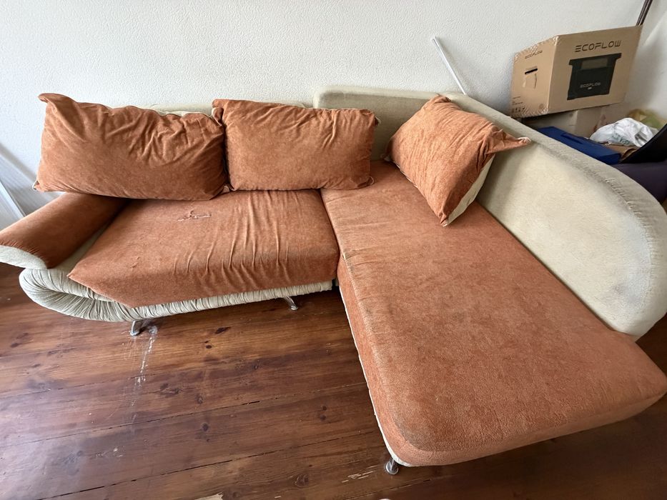 Продам угловой диван б/у большой самовывоз цент
