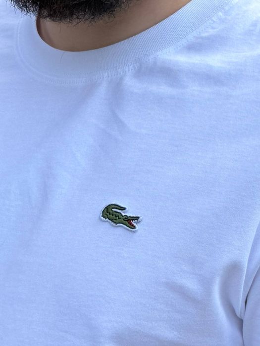Белая футболка Lacoste