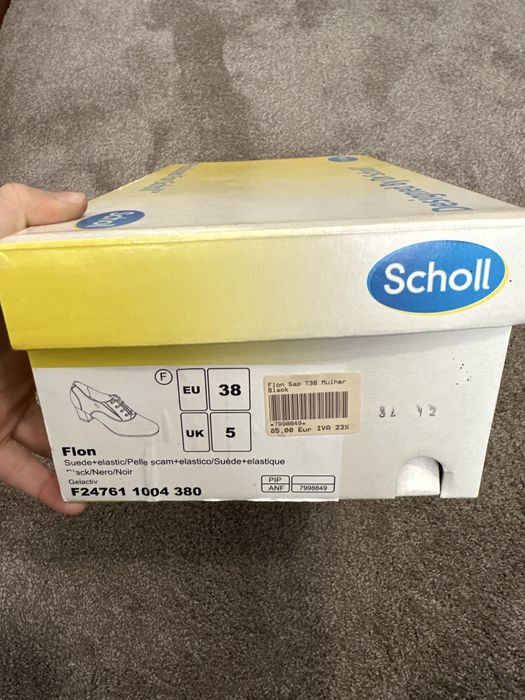 Botas com tacão pretas e cordões da Dr. Scholl's