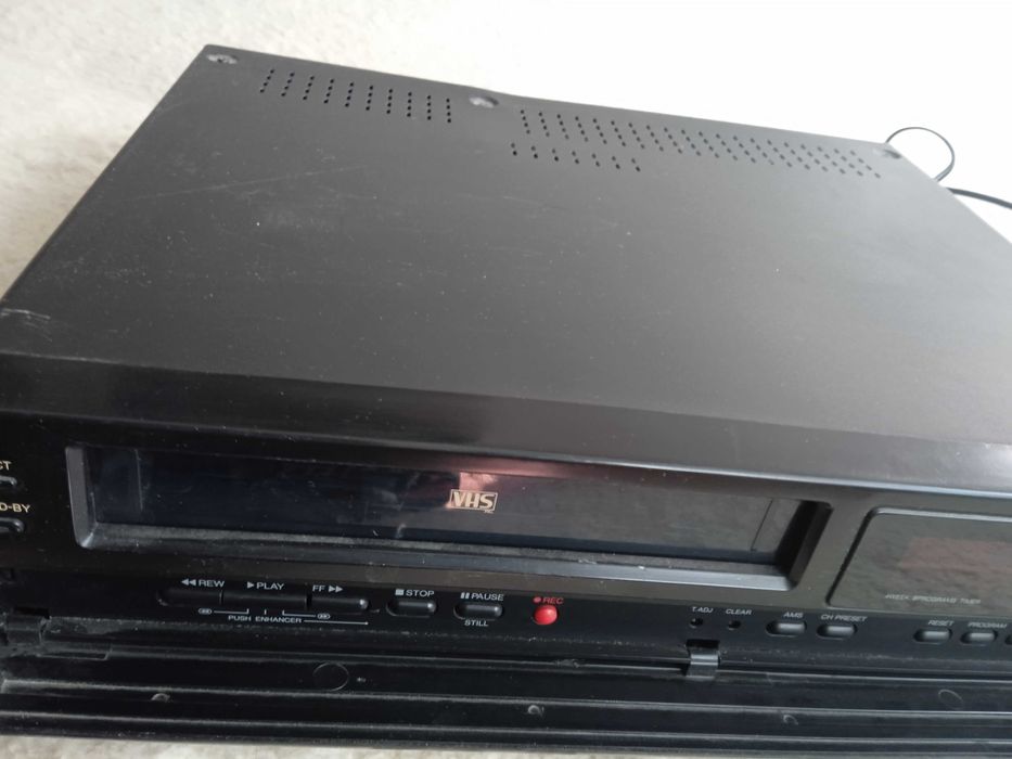 Видеомагнитофон Crown, HQ Multi Tech, DVD проигыват. Bravis