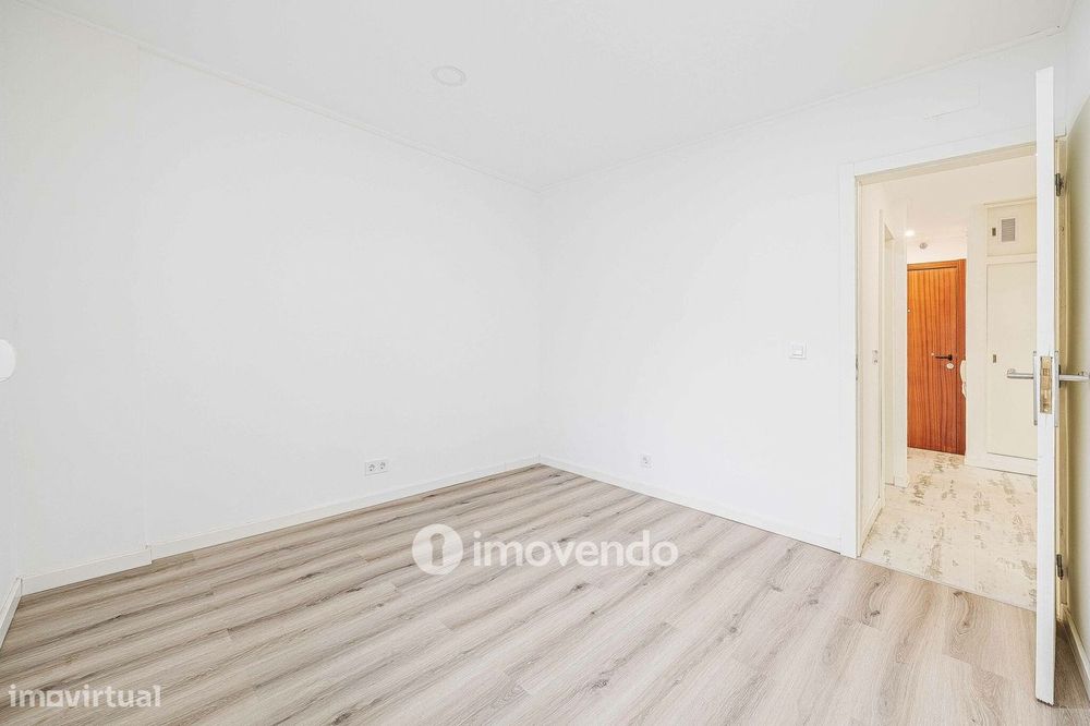Apartamento T1 totalmente renovado, com varanda, na Sobreda