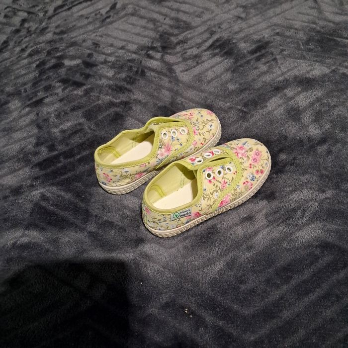 Tenisówki w kwiatki  22