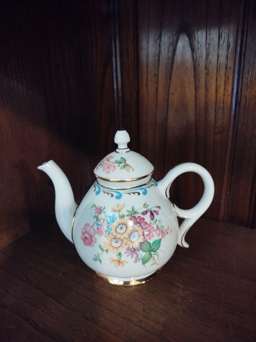 Bules de chá em porcelana