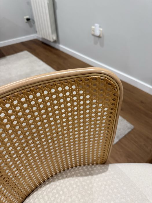 Cadeiras em metal e rattan