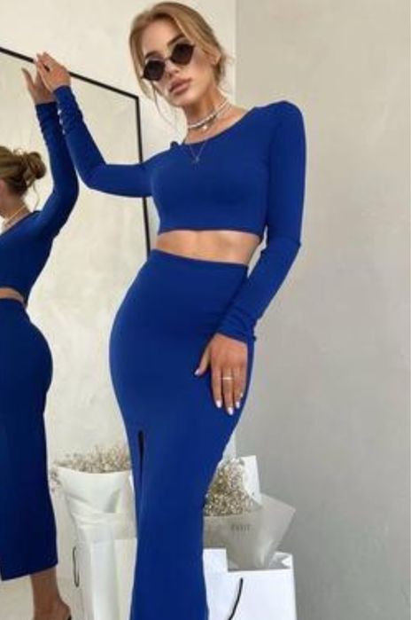 синій топ в рубчик