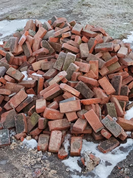 Stara cegła z rozbiórki