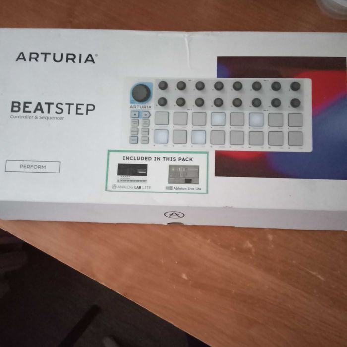Сучасний Контролер Arturia Beatstep. для DJїв та аранжувальників