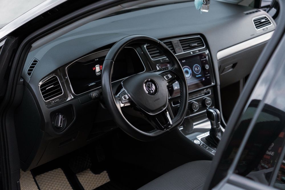 Volkswagen e-golf Вольксваген е гольф