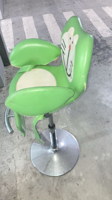 Banco de cortar cabelo a criancas