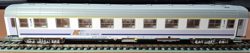 Model H0 wagon pasażerski 1 klasa PKP IC Robo 211210