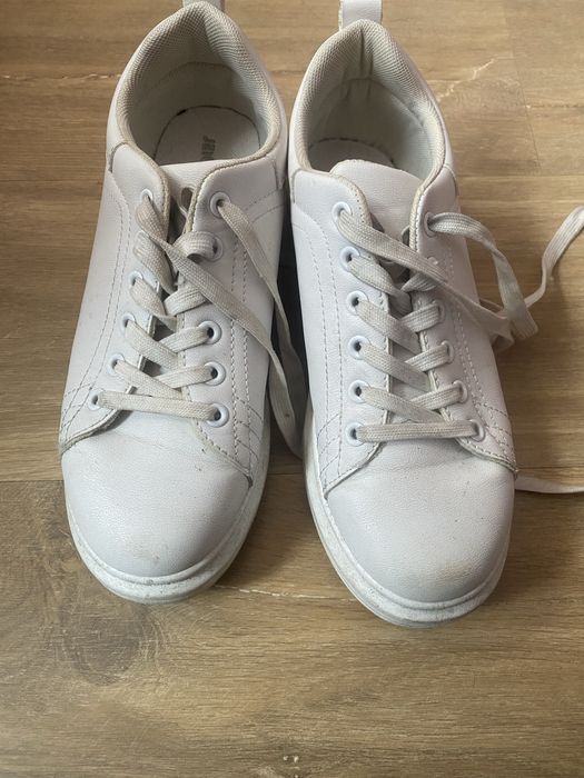 Buty rozmiar 38    …