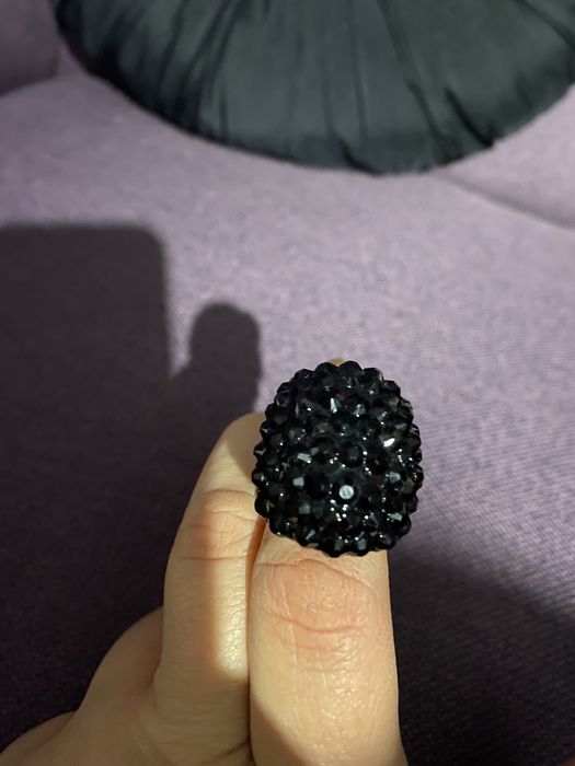 Pierścionek plastikowy czarny cyrkonia 17