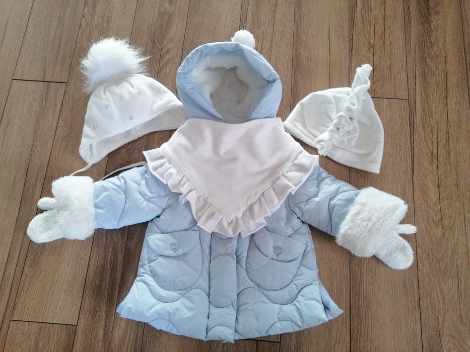 Zestaw zimowy kurtka, 2czapki, chusta i rekawiczki.